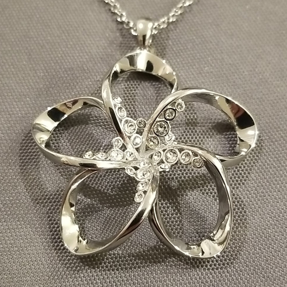 💕TED BAKER💕 Bedelie Crystal Blossom Pendant Necklace Silver NWT - Picture 6 of 10